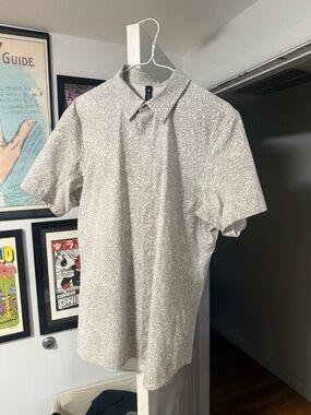 lululemon athletica Short-Sleeve Button-Down Shirt - Light Gray Print